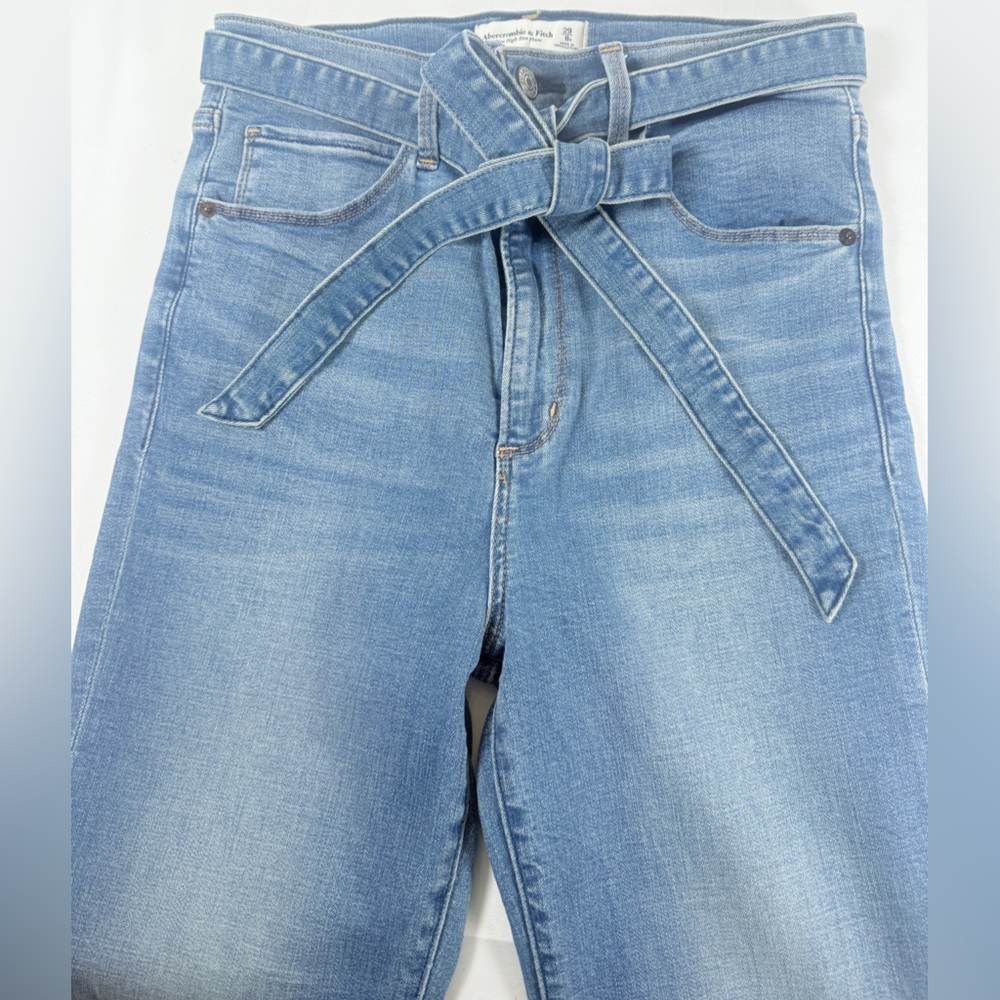 NWOT Abercrombie & Fitch Ultra High Rise Flare Jeans – Size 29 / 8R - Picture 2 of 8
